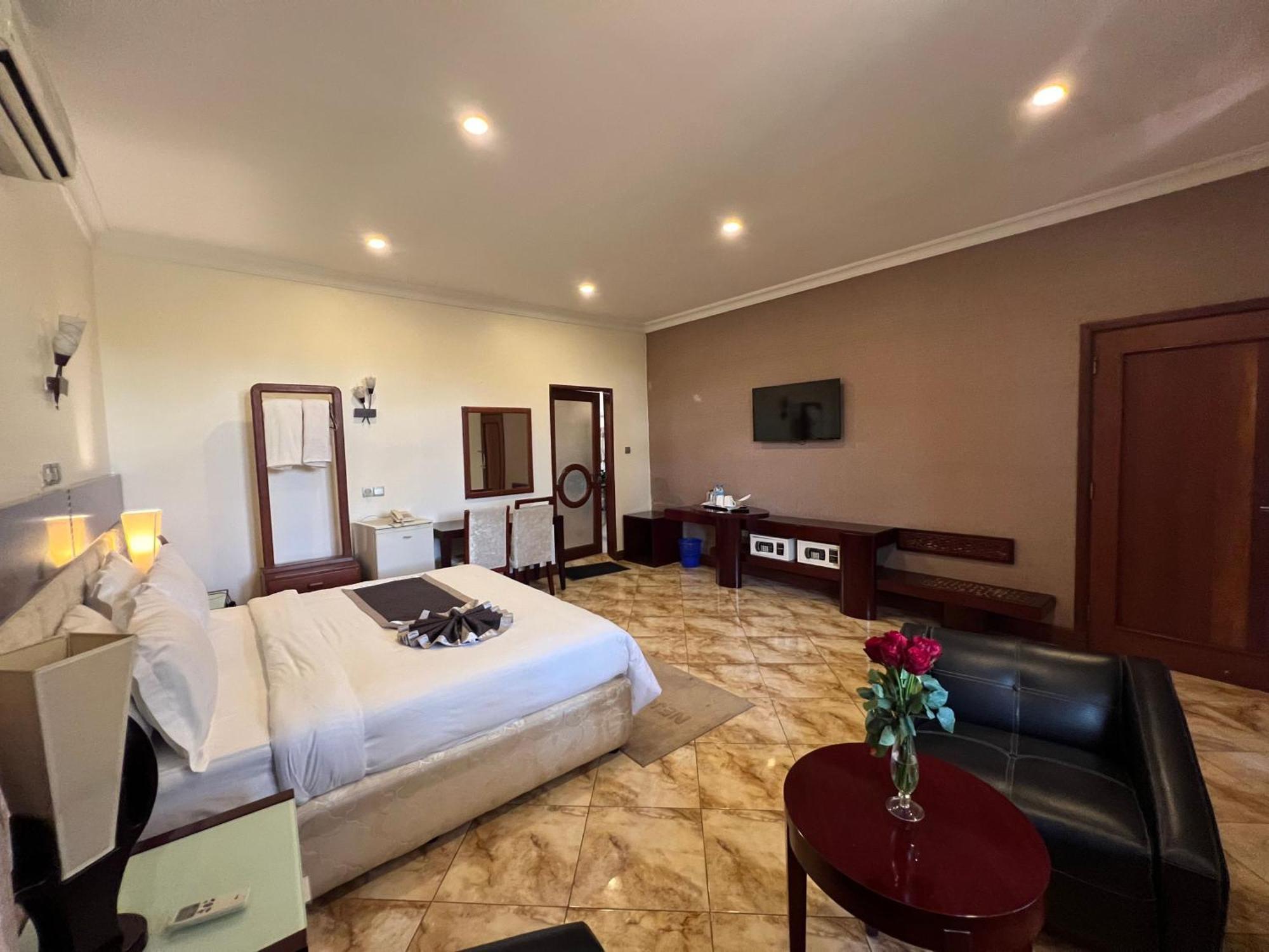 Nejobugg Palace Hotel Nkoanrua Ngoại thất bức ảnh